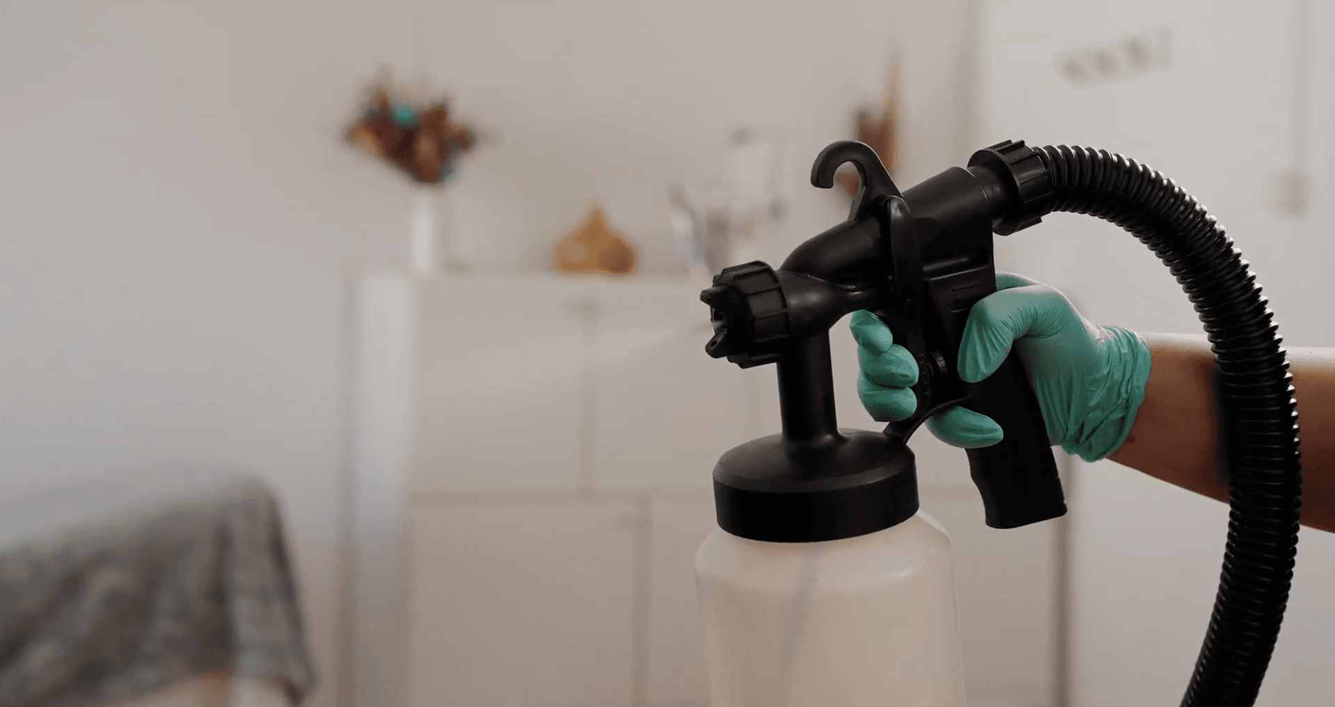 Aplicación de bronceado Sunfree para tono uniforme